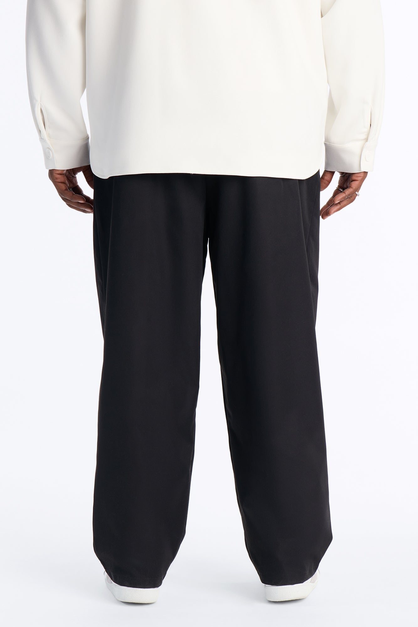 Nelson Pleated Hybrid Relaxed Pant - Black image 3