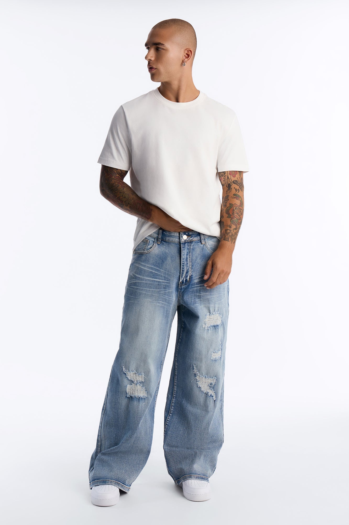 Baggy Classic Destroyed Jean - Light Blue Wash image 5