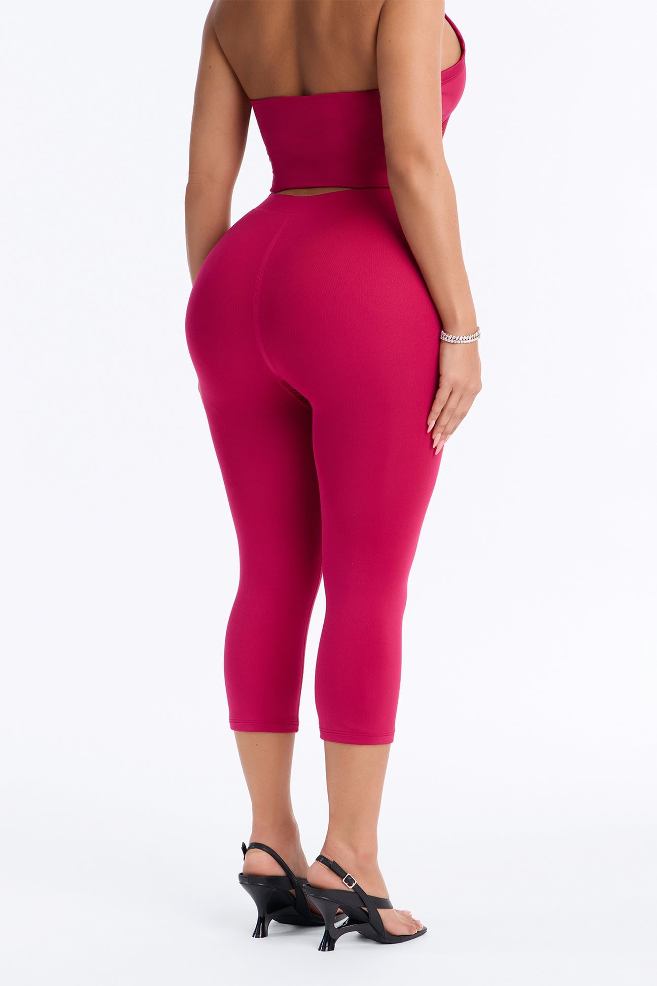 Seamless Smooth Double Lined Capri Pant - Raspberry image 8