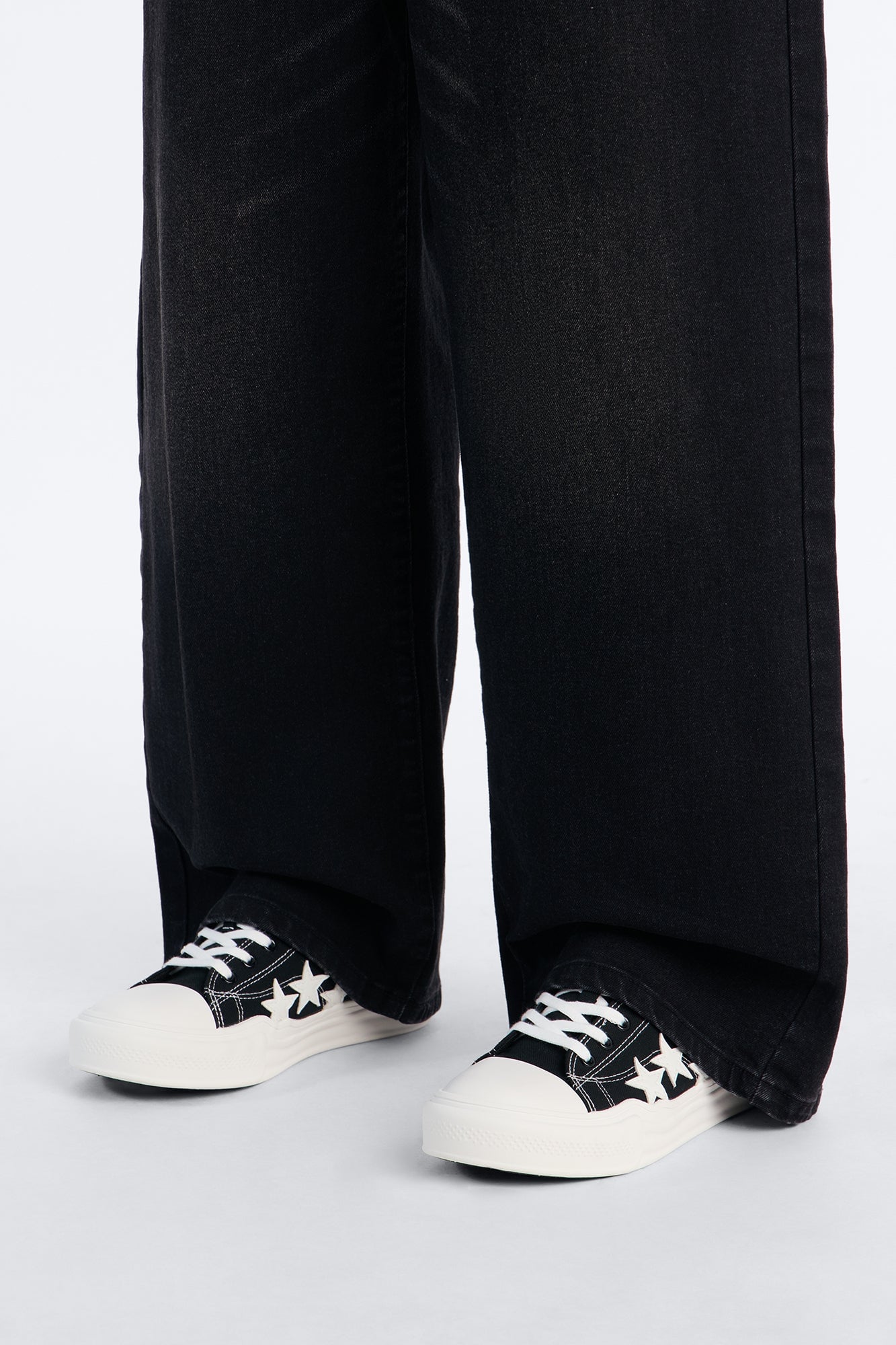 Running With The Stars Low Top Sneakers - Black image 2