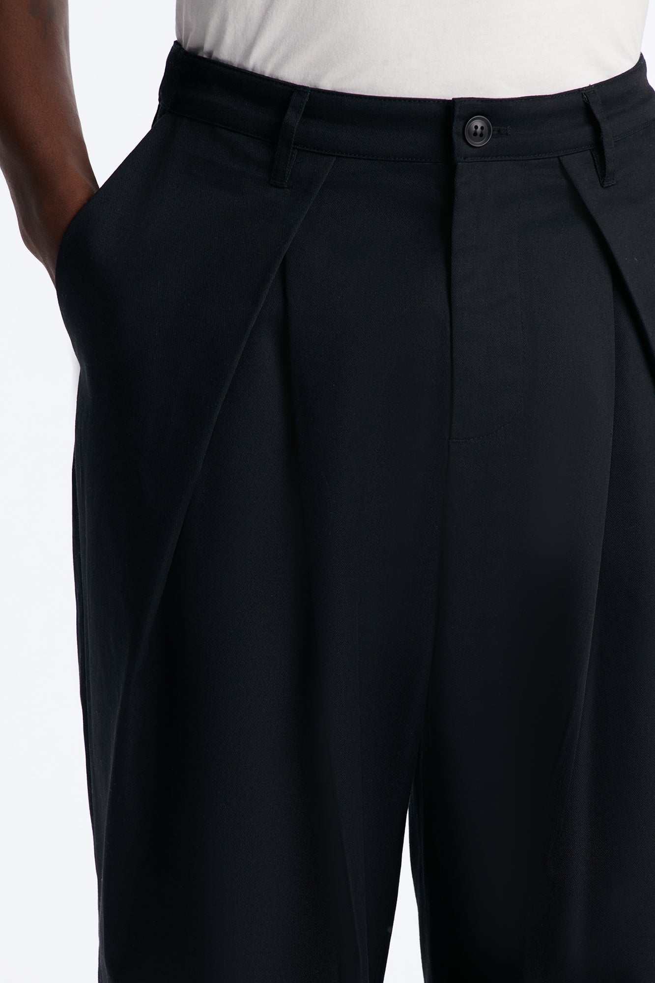 On The Low Baggy Pleated Pant - Black image 7