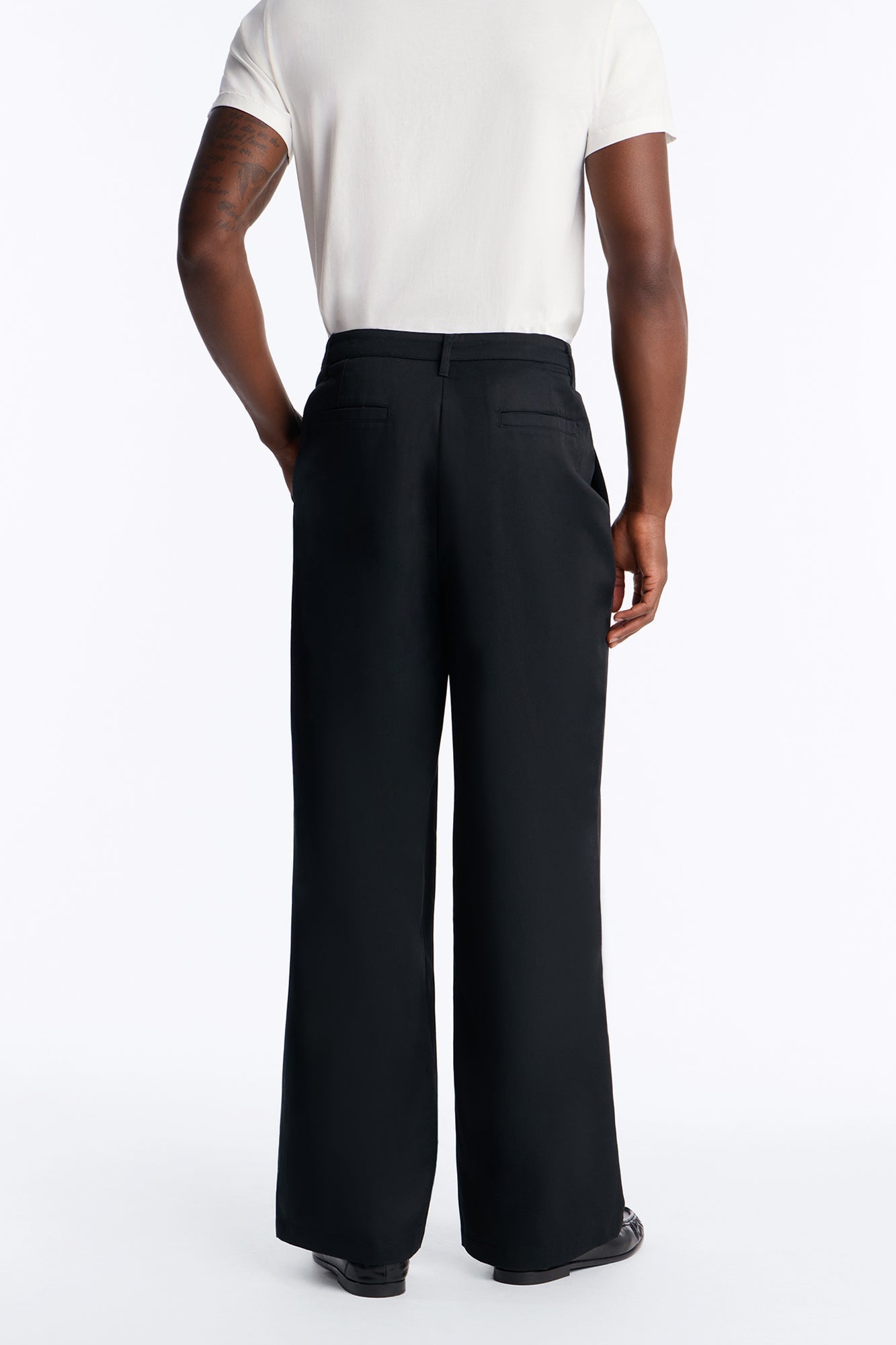 On The Low Baggy Pleated Pant - Black image 8