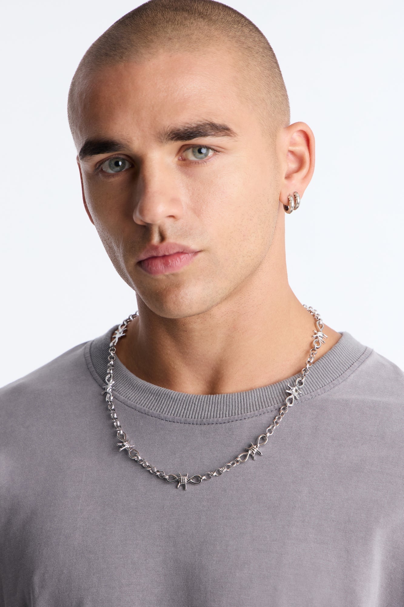 Interlocked Barbed Wire Necklace - Silver image 2