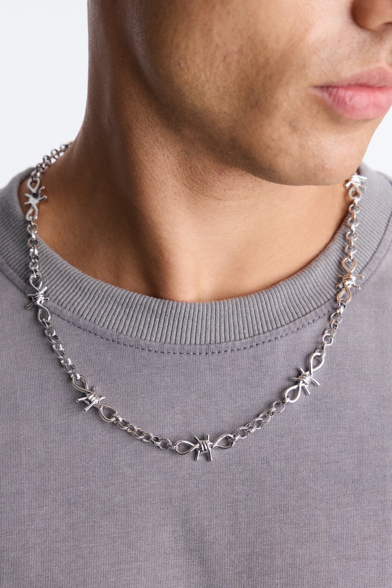 Interlocked Barbed Wire Necklace - Silver image 1